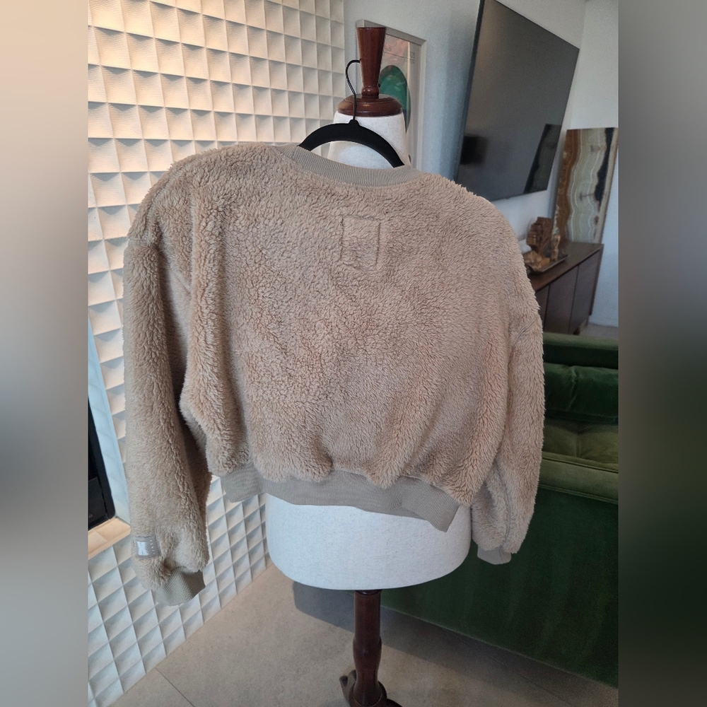 Savage X Fenty Undercover Softie Plush Teddy Cropped Sweatshirt, Doe Eyed Beige - Picture 6 of 8